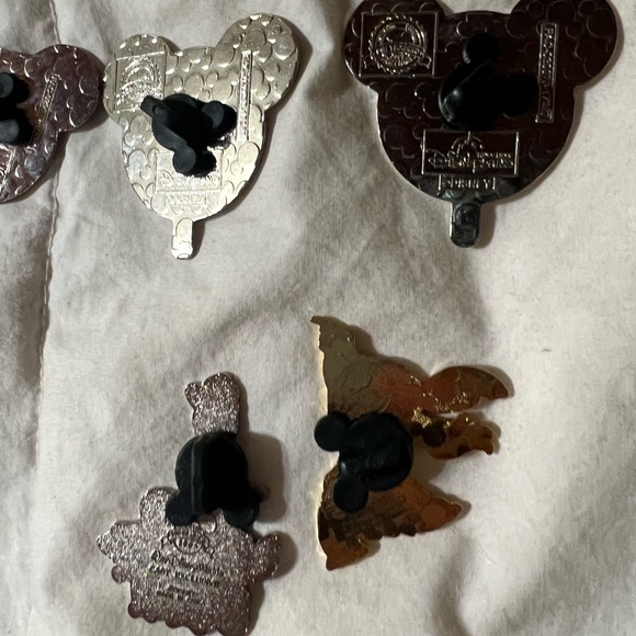 Random Disney pins - Picture 12 of 13